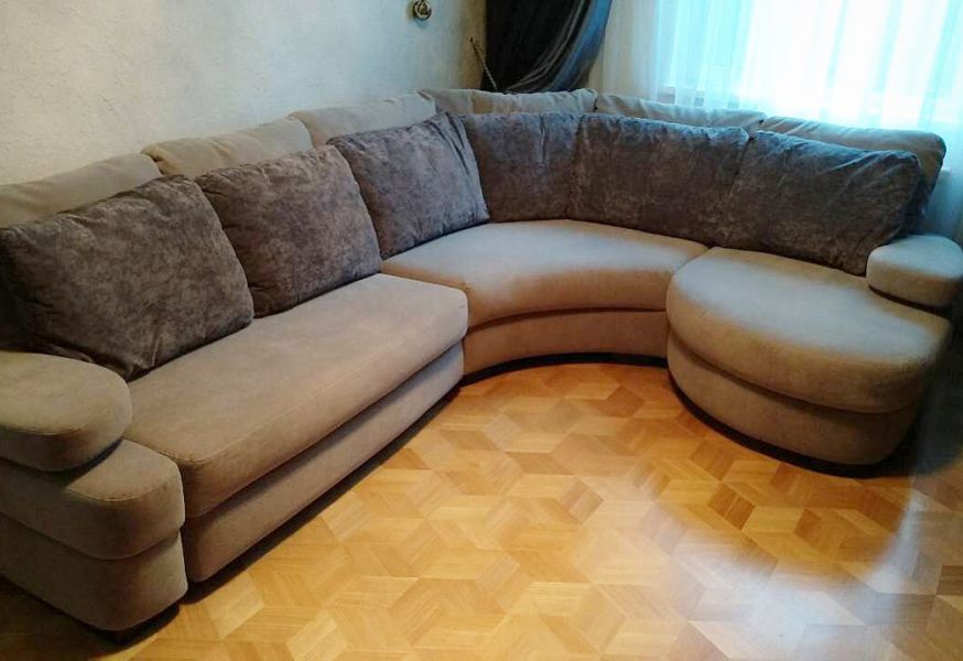 угловой диван с закругленной оттоманкой в Махачкале