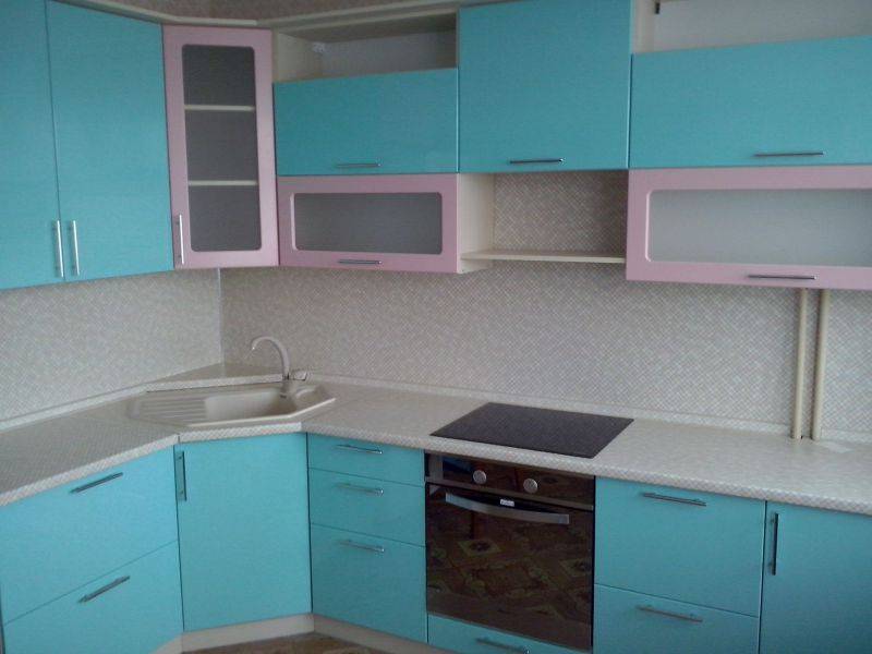 голубая угловая кухня в Махачкале