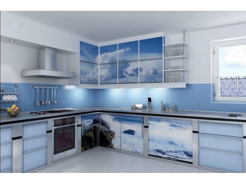 красивая угловая кухня с фотопечатью в Махачкале