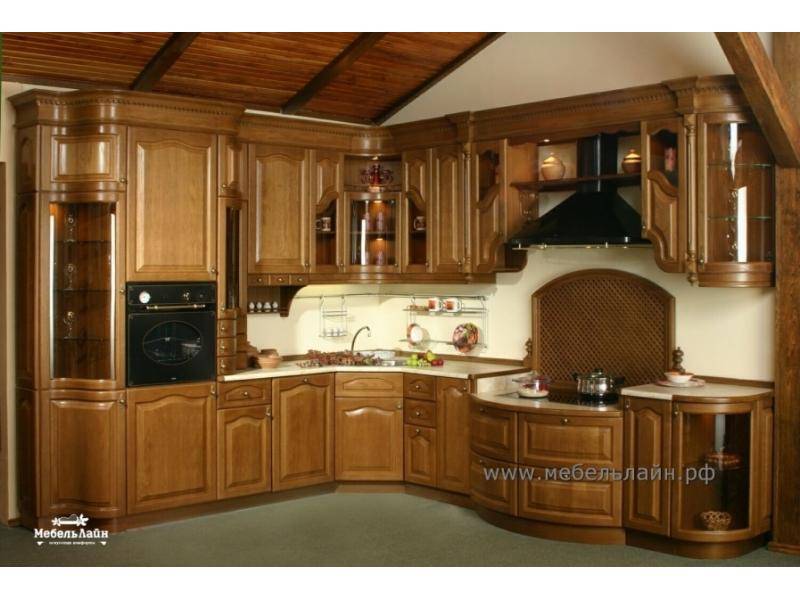 классическая кухня из массива дерева в Махачкале