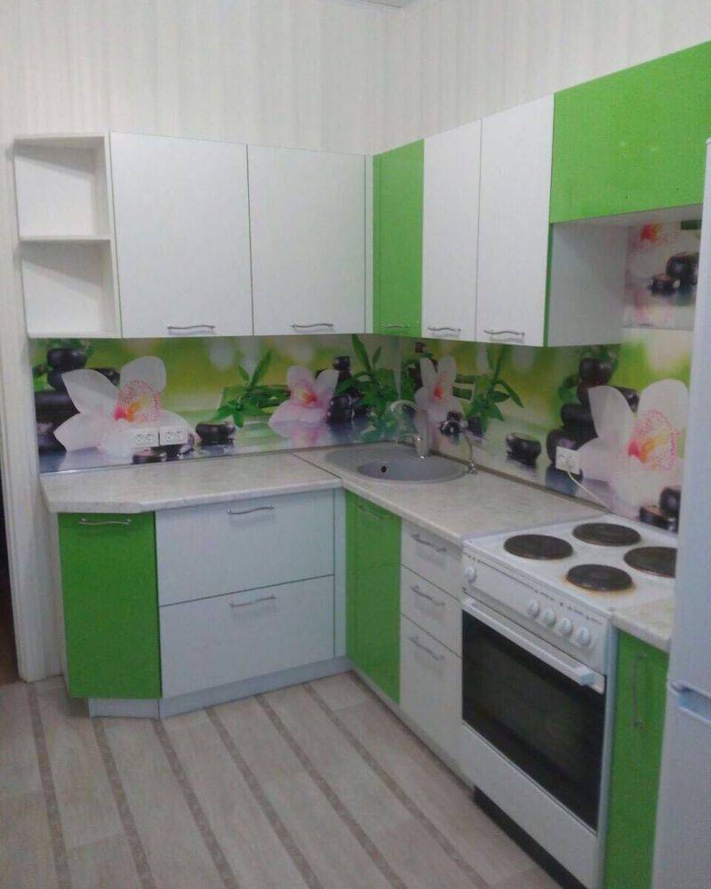 небольшая угловая кухня в Махачкале