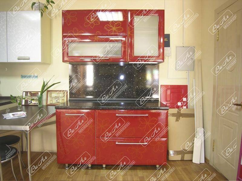 кухня красная с цветами в Махачкале