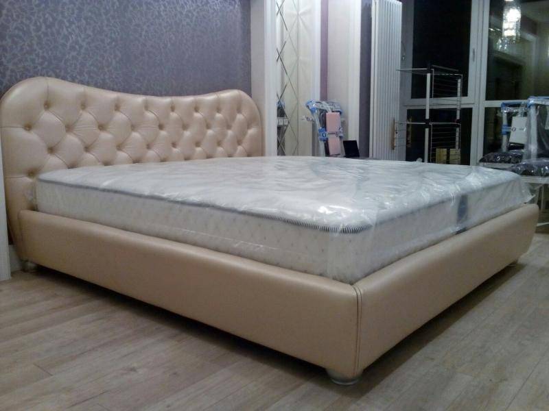двуспальная кровать в Махачкале