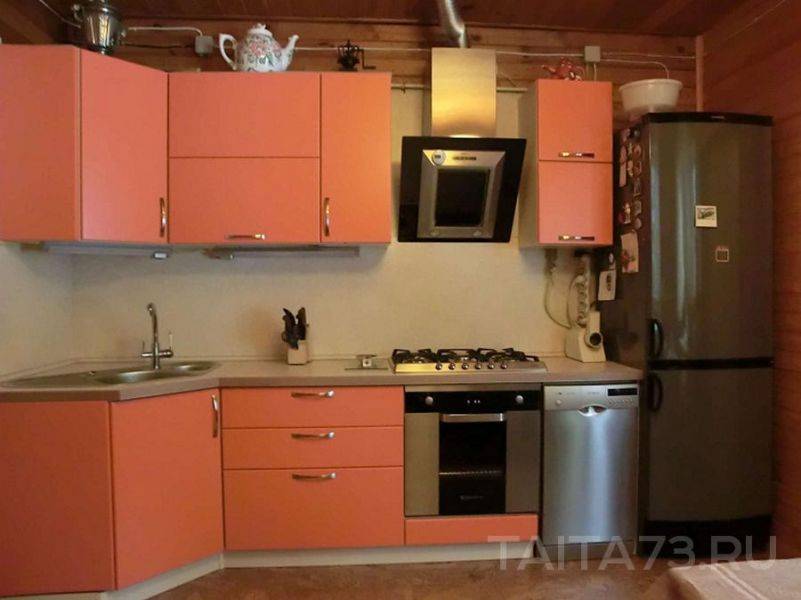 угловая кухня с матовыми фасадами в Махачкале