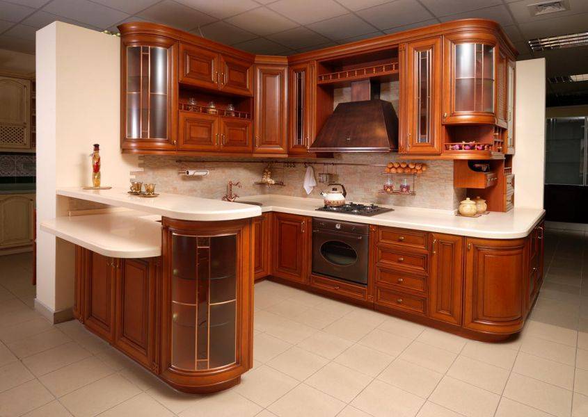 угловая кухня классика в Махачкале