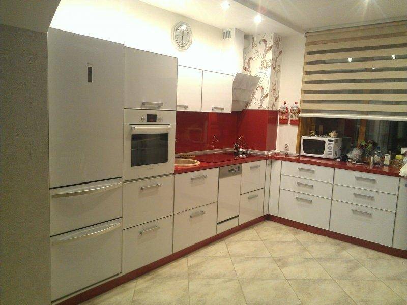 белая угловая кухня в Махачкале