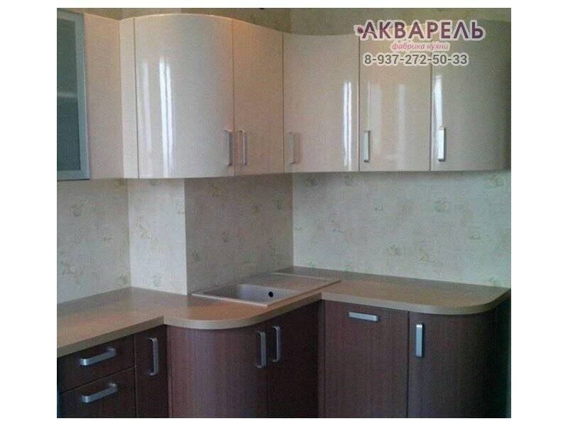 угловая кухня в пластике в Махачкале