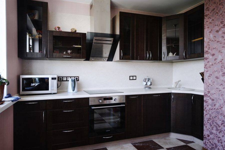угловая кухня в рамке в Махачкале
