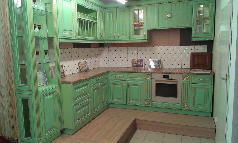 угловая кухня с патиной в Махачкале