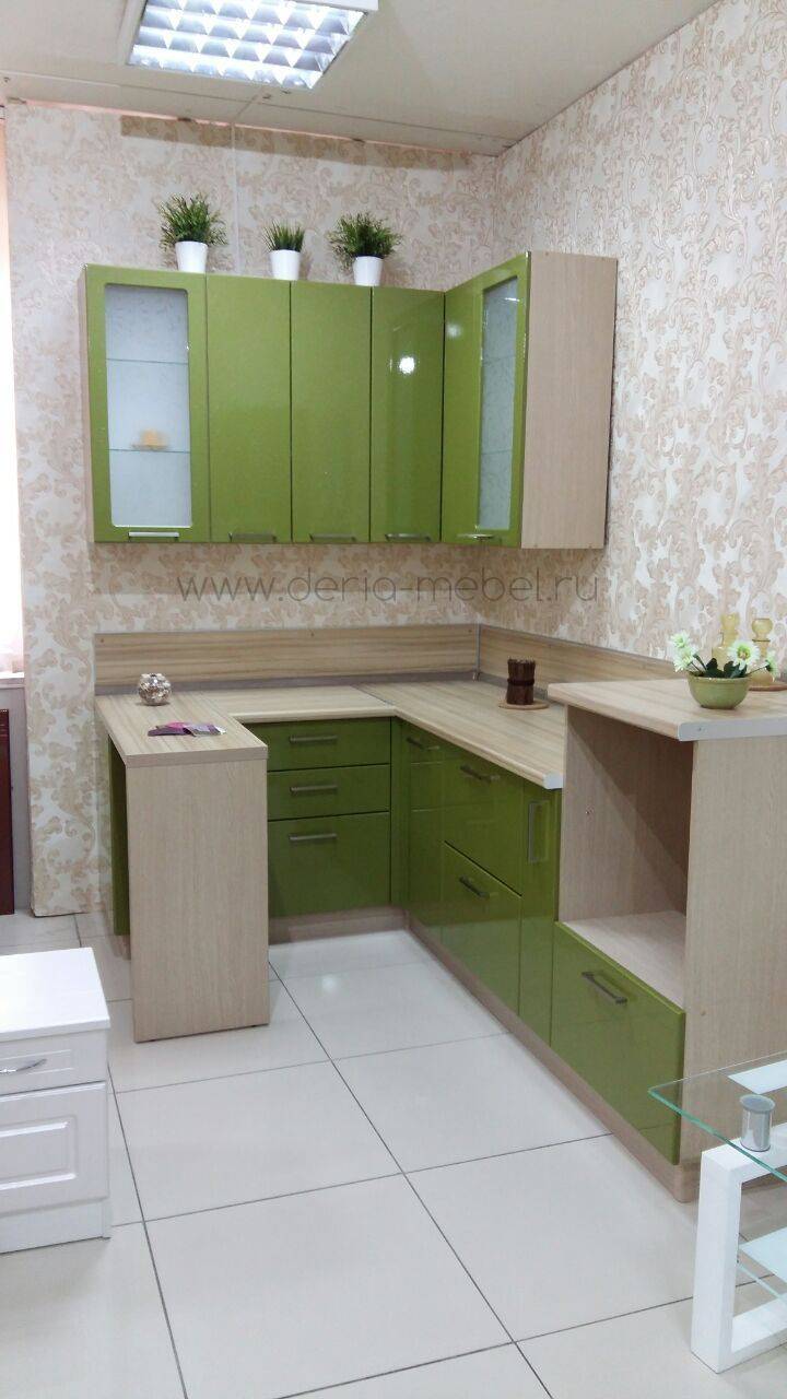 угловая кухня небольшая в Махачкале