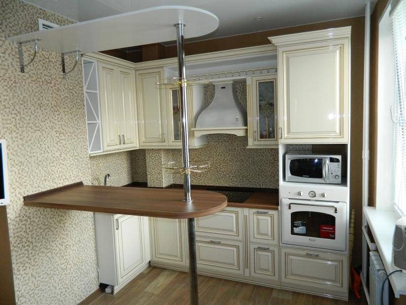 светлая угловая кухня в Махачкале