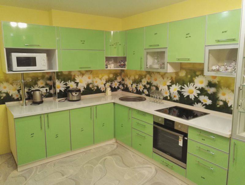 угловая кухня зеленая в Махачкале