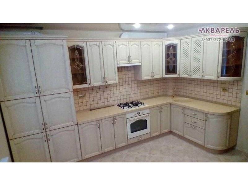 большая угловая кухня из масива в Махачкале