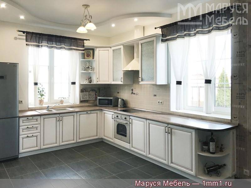 кухня с двумя окнами из массива нокта в Махачкале
