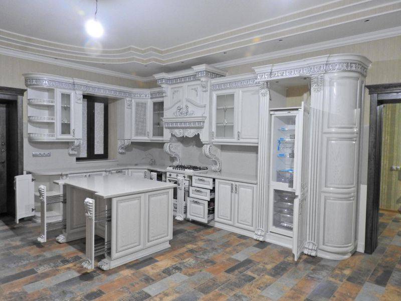 кухня угловая из массива классическая в Махачкале