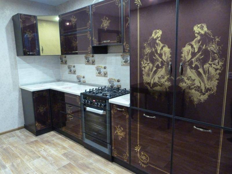 кухня угловая с рисунком из золота в Махачкале