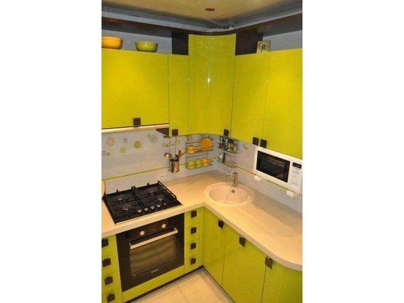 компактная кухня оливкового цвета в Махачкале