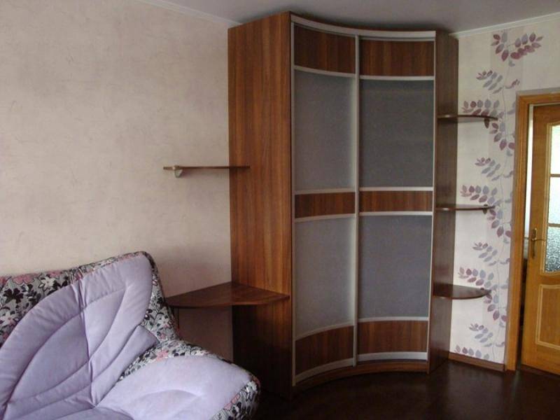 встроенный угловой радиусный шкаф в Махачкале