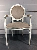 кресло с овальной спинкой «медальон», фасад снежный антик, ткань velvet lux 51 в Махачкале