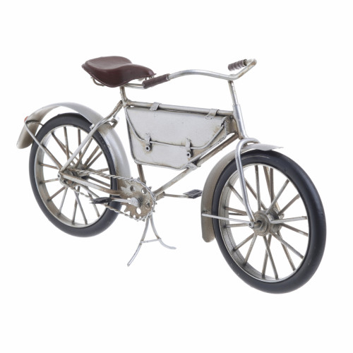 модель bicycle серебристого цвета в Махачкале